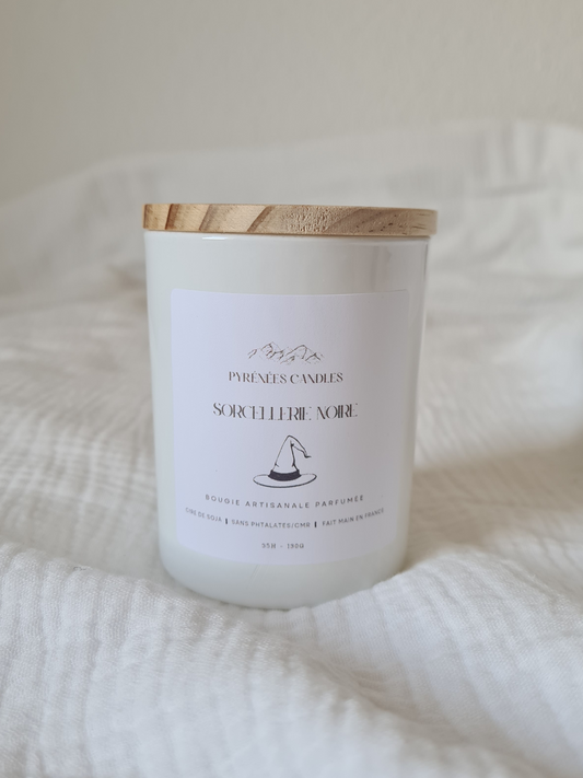Bougie parfumée artisanale – Sorcellerie Noire