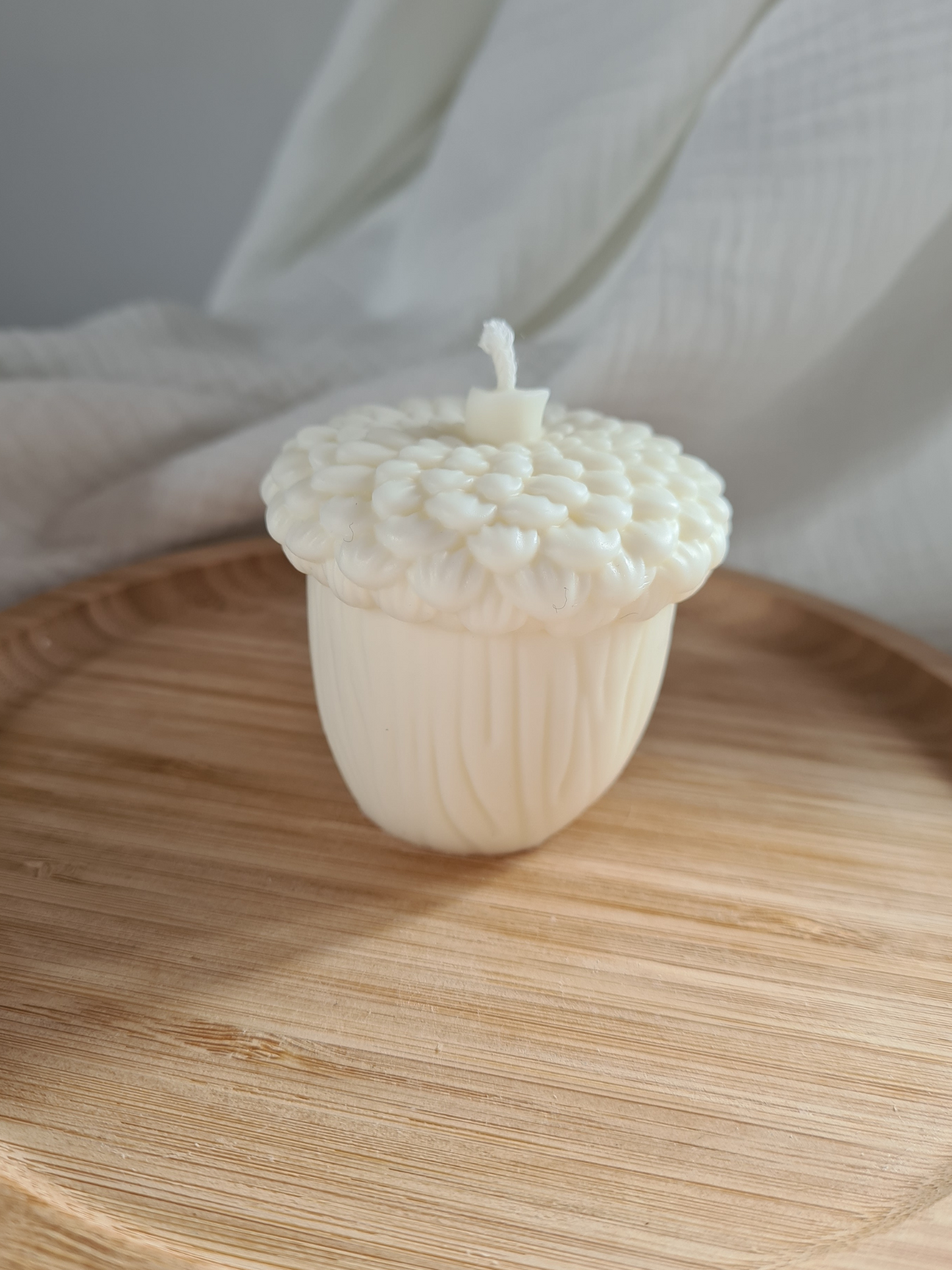 Bougie décorative en forme de gland – Artisanale et naturelle