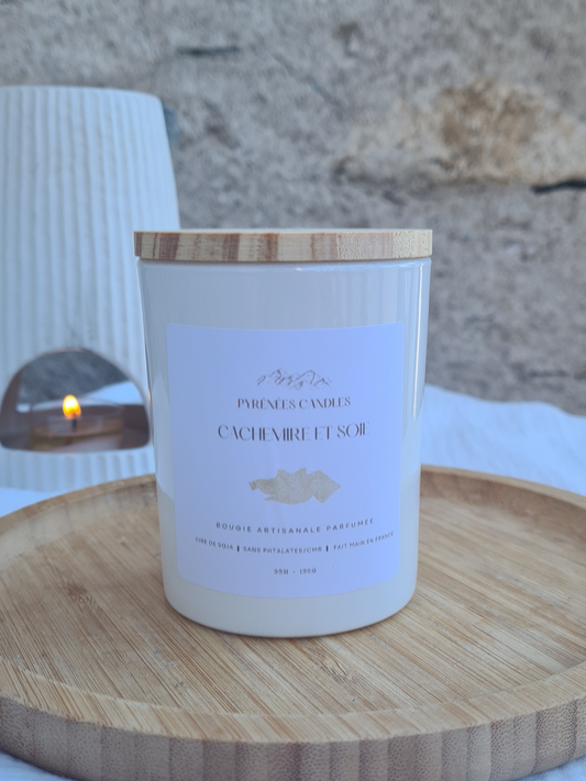 Bougie artisanale parfumée – Cachemire & Soie