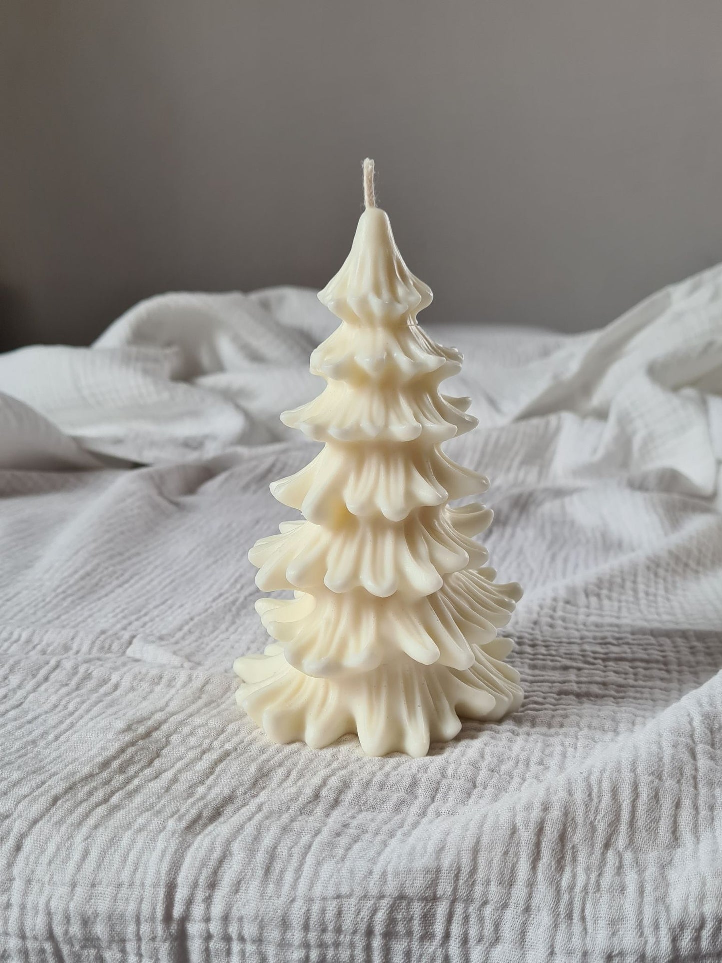 Bougie décorative sapin N°1 – Sans parfum – Artisanale
